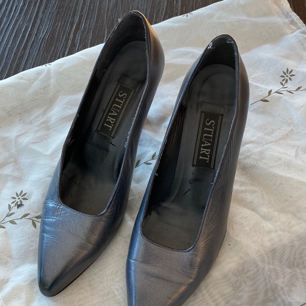 Pewter coloured Stuart leather pumps in size 7B. 2 3/4 inch heel.